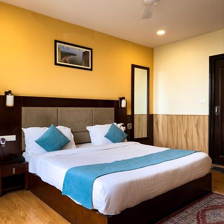 Hotel Royal Palm - A Budget Hotel In Ουνταϊπούρ Εξωτερικό φωτογραφία