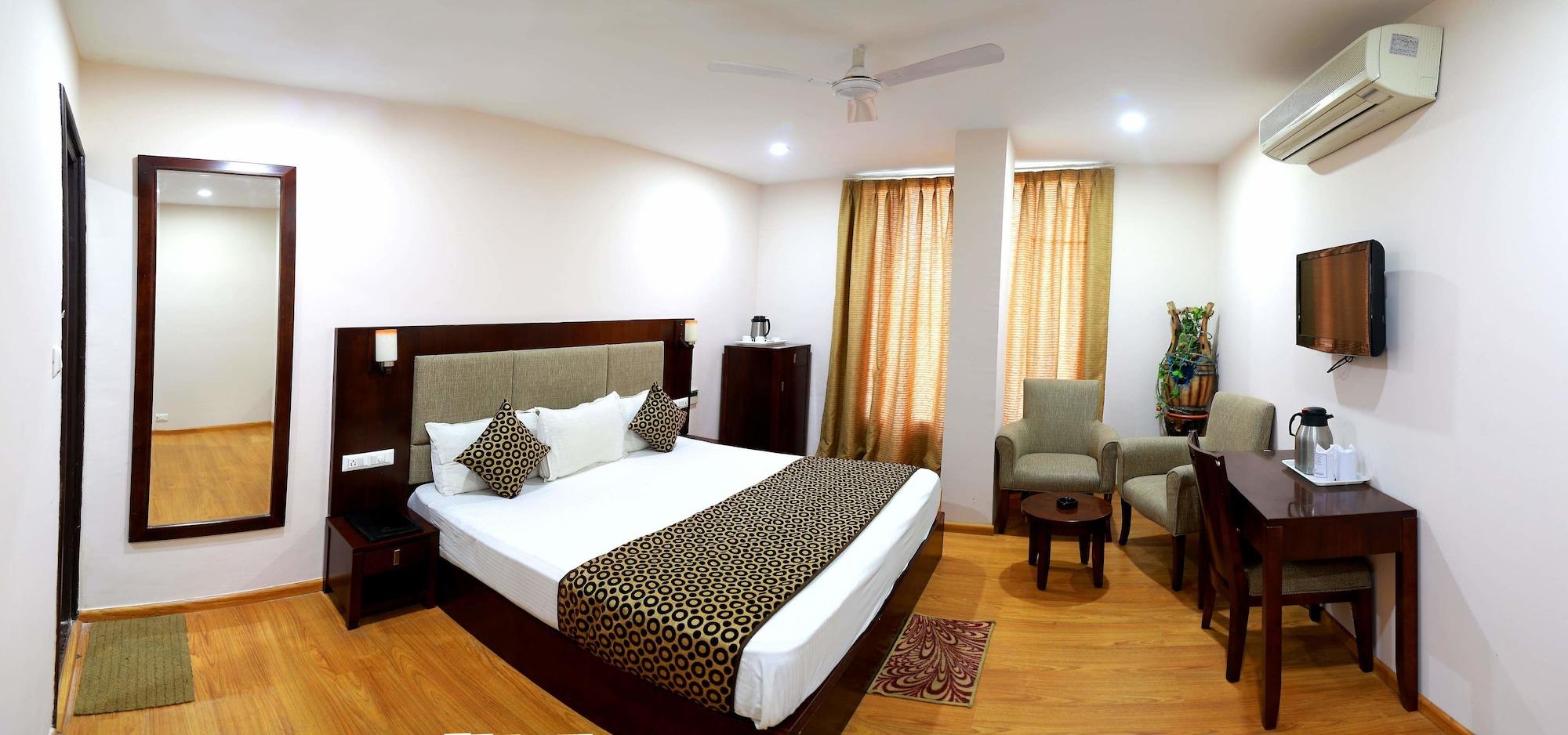 Hotel Royal Palm - A Budget Hotel In Ουνταϊπούρ Εξωτερικό φωτογραφία