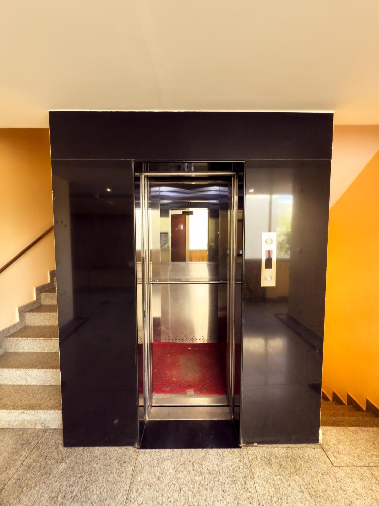 Hotel Royal Palm - A Budget Hotel In Ουνταϊπούρ Εξωτερικό φωτογραφία