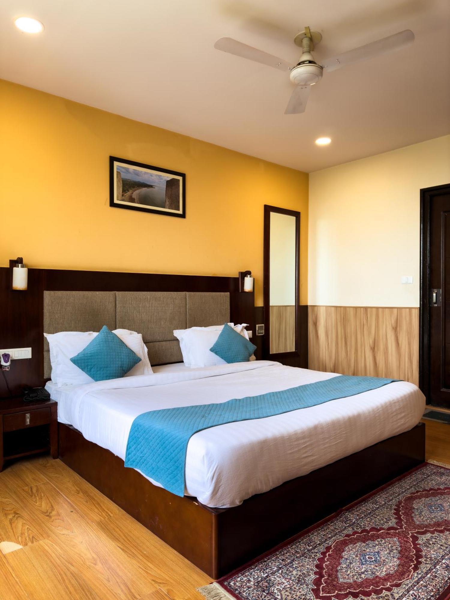 Hotel Royal Palm - A Budget Hotel In Ουνταϊπούρ Εξωτερικό φωτογραφία