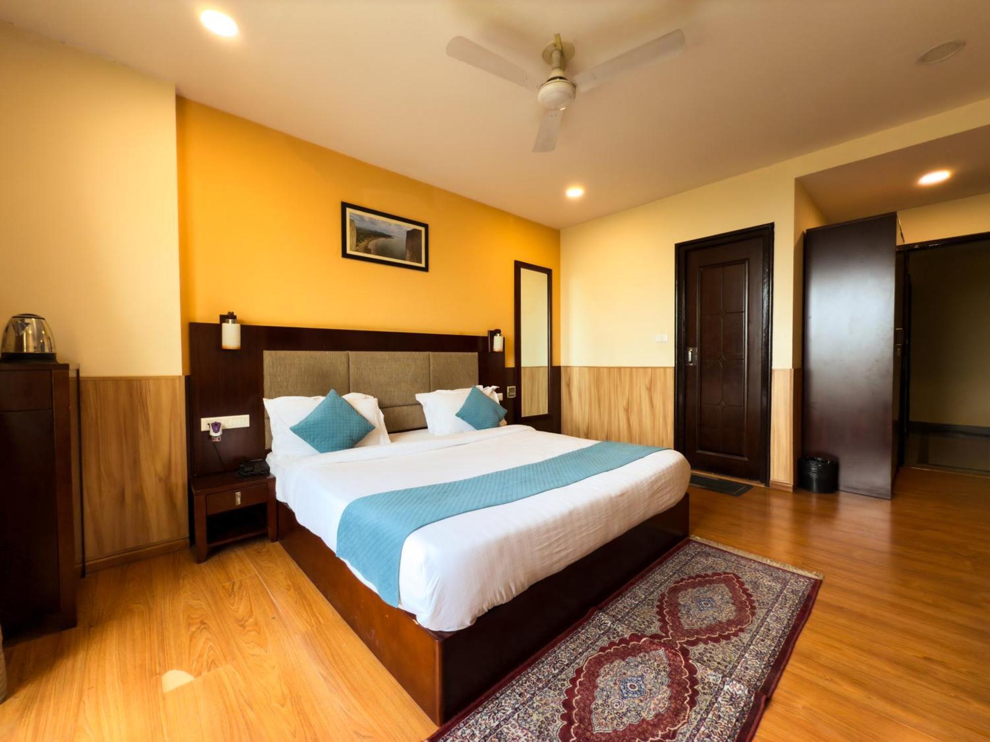 Hotel Royal Palm - A Budget Hotel In Ουνταϊπούρ Εξωτερικό φωτογραφία