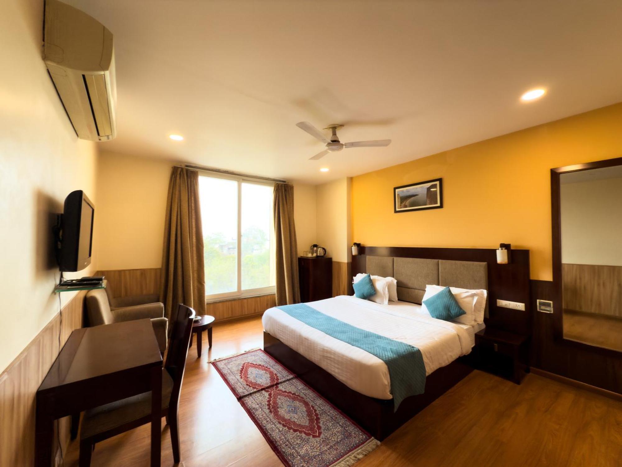 Hotel Royal Palm - A Budget Hotel In Ουνταϊπούρ Εξωτερικό φωτογραφία