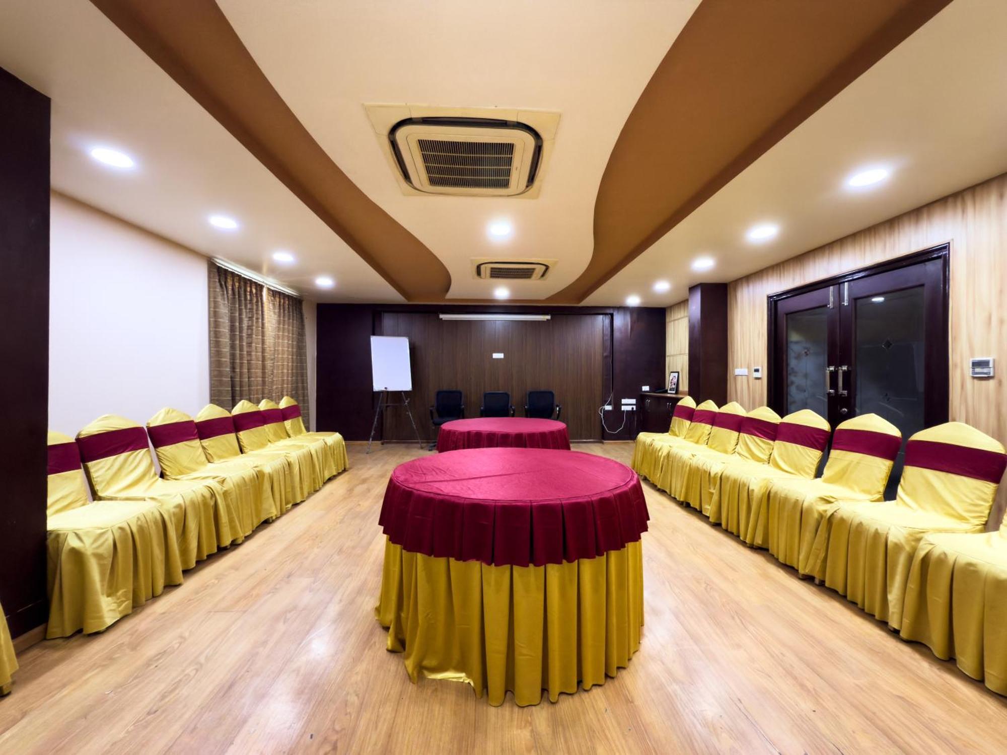 Hotel Royal Palm - A Budget Hotel In Ουνταϊπούρ Εξωτερικό φωτογραφία