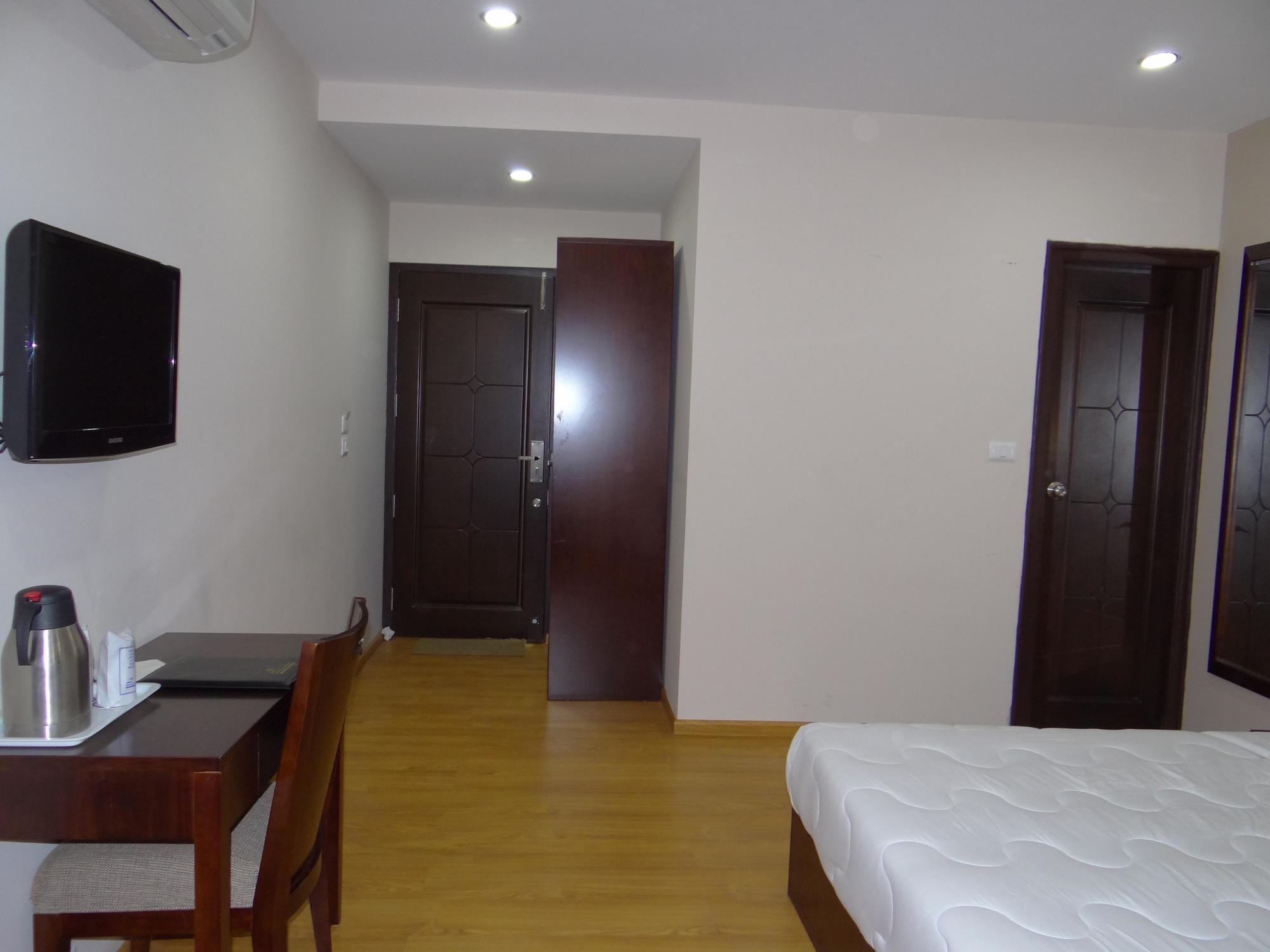 Hotel Royal Palm - A Budget Hotel In Ουνταϊπούρ Εξωτερικό φωτογραφία
