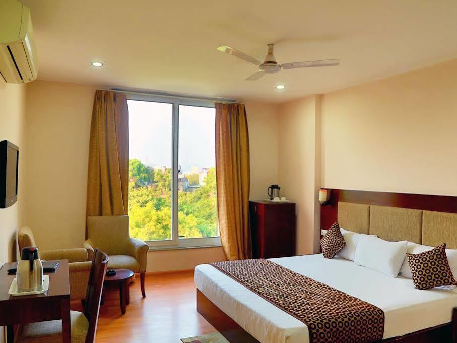 Hotel Royal Palm - A Budget Hotel In Ουνταϊπούρ Εξωτερικό φωτογραφία